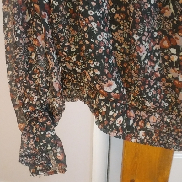 Abercrombie & Fitch Off The Shoulder Floral Crop Long Sleeves Top Blouse Size S - Picture 8 of 11